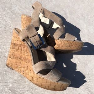 CCO MICHAEL KORS Suede Wedge Platform Sandals